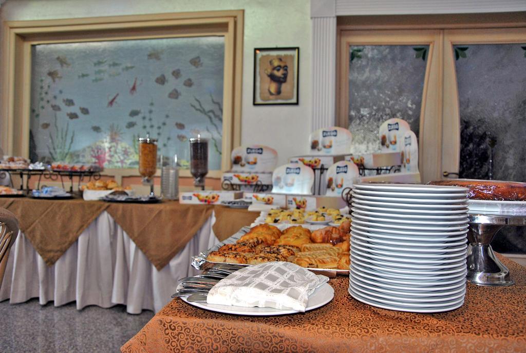 Hotel Mediterraneo Порто Чезарео Екстериор снимка