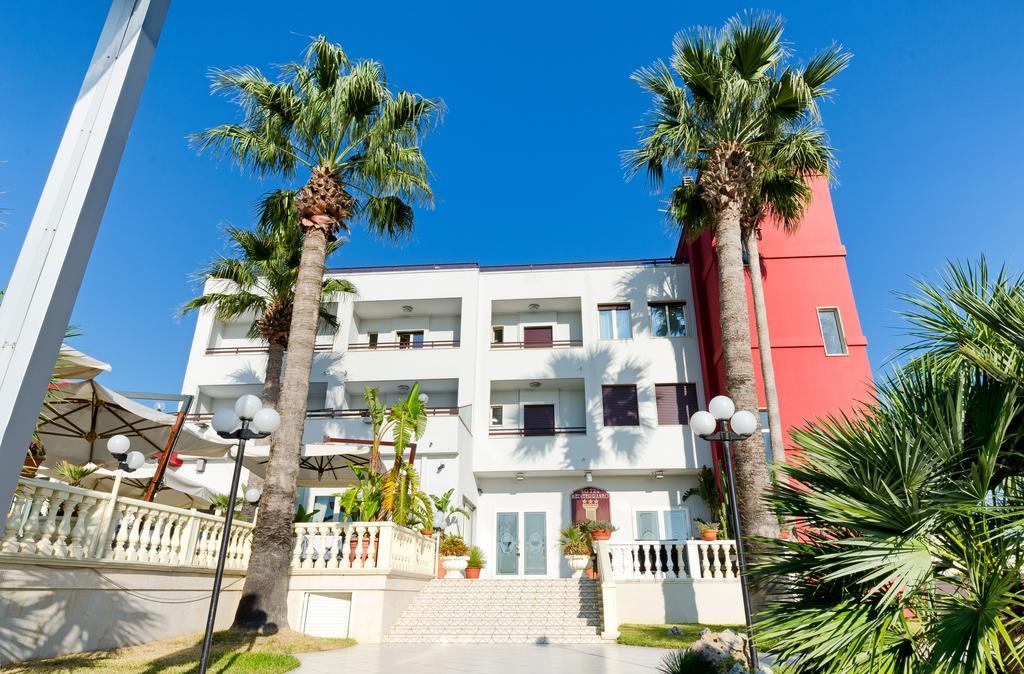 Hotel Mediterraneo Порто Чезарео Екстериор снимка
