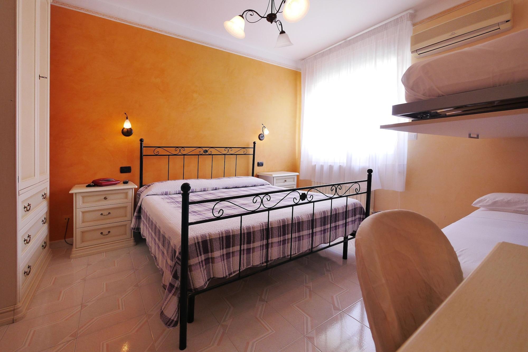 Hotel Mediterraneo Порто Чезарео Екстериор снимка