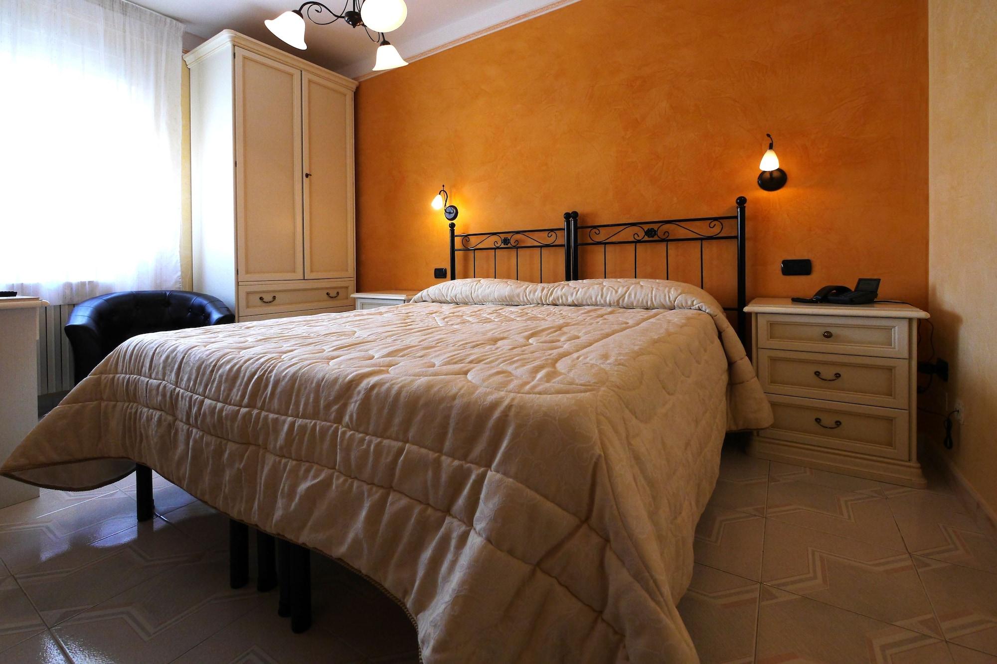 Hotel Mediterraneo Порто Чезарео Екстериор снимка