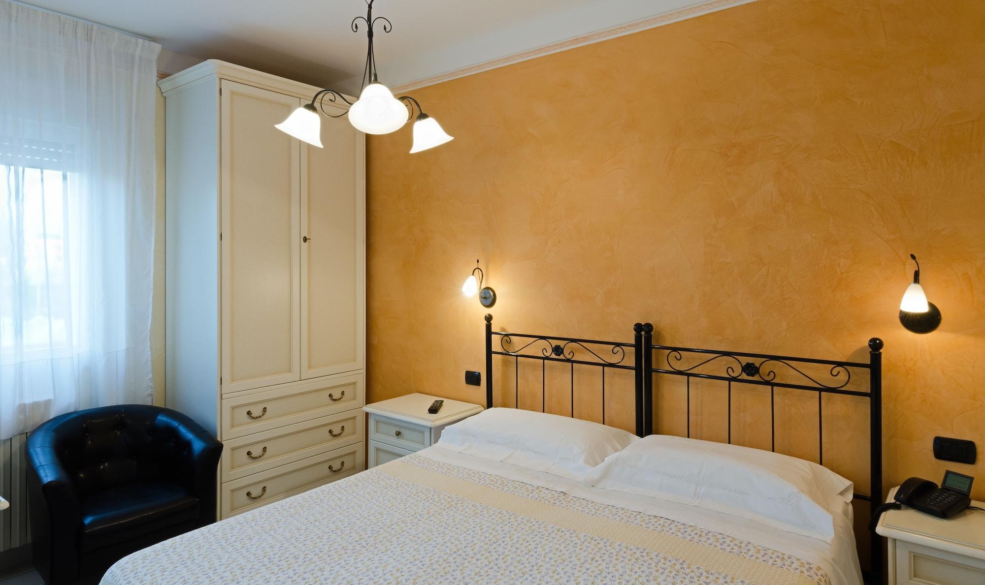 Hotel Mediterraneo Порто Чезарео Екстериор снимка