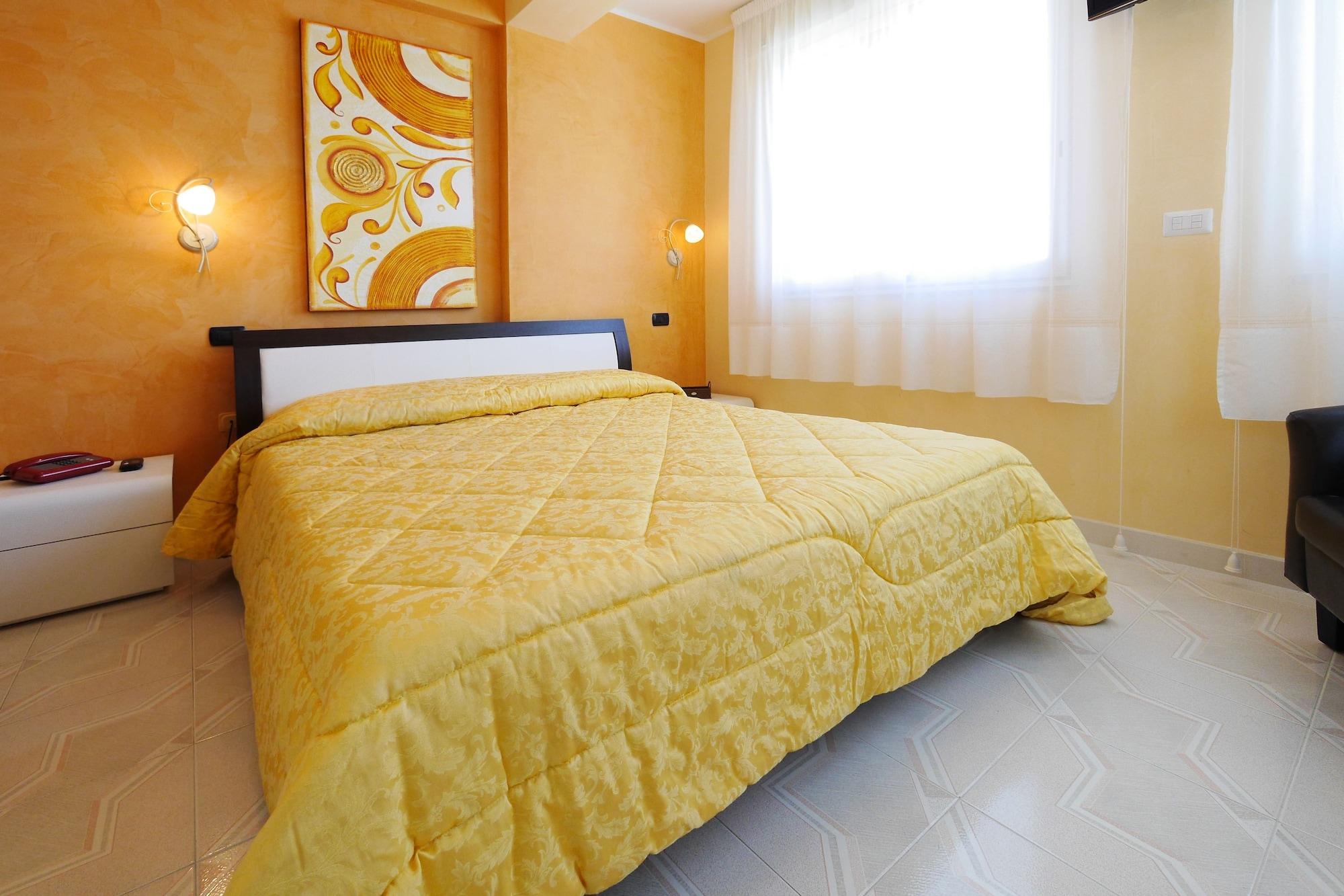 Hotel Mediterraneo Порто Чезарео Екстериор снимка