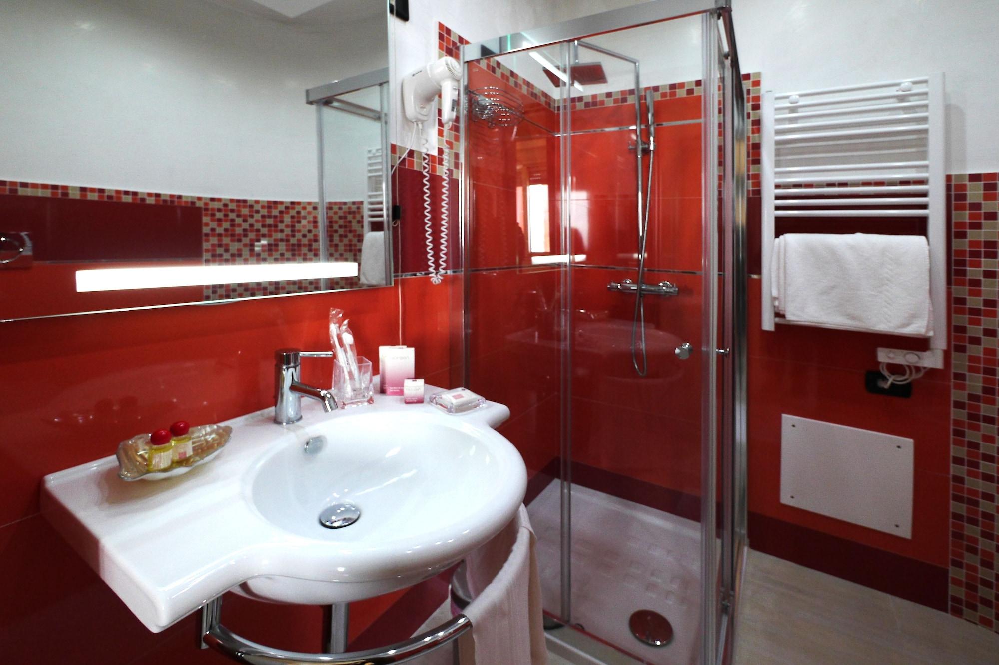 Hotel Mediterraneo Порто Чезарео Екстериор снимка