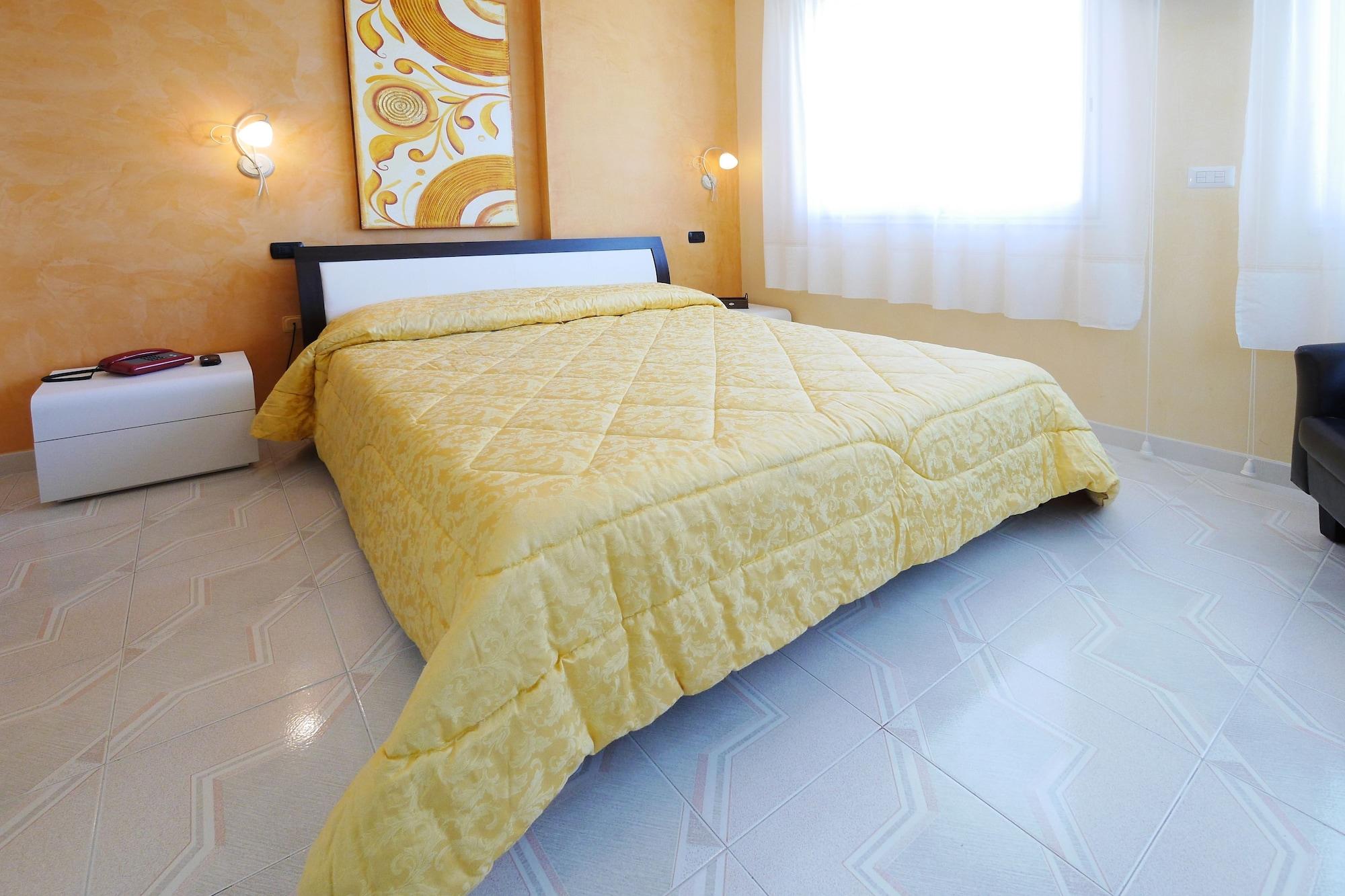 Hotel Mediterraneo Порто Чезарео Екстериор снимка