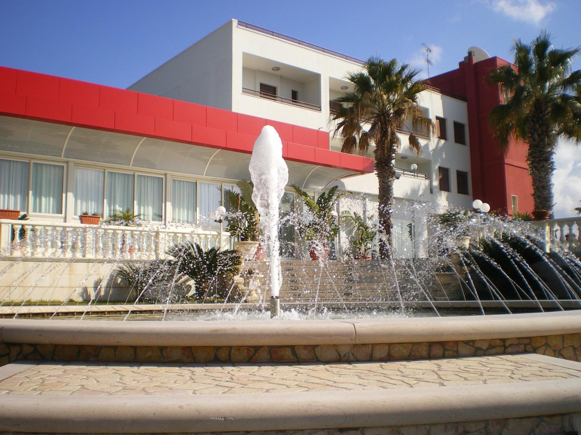 Hotel Mediterraneo Порто Чезарео Екстериор снимка
