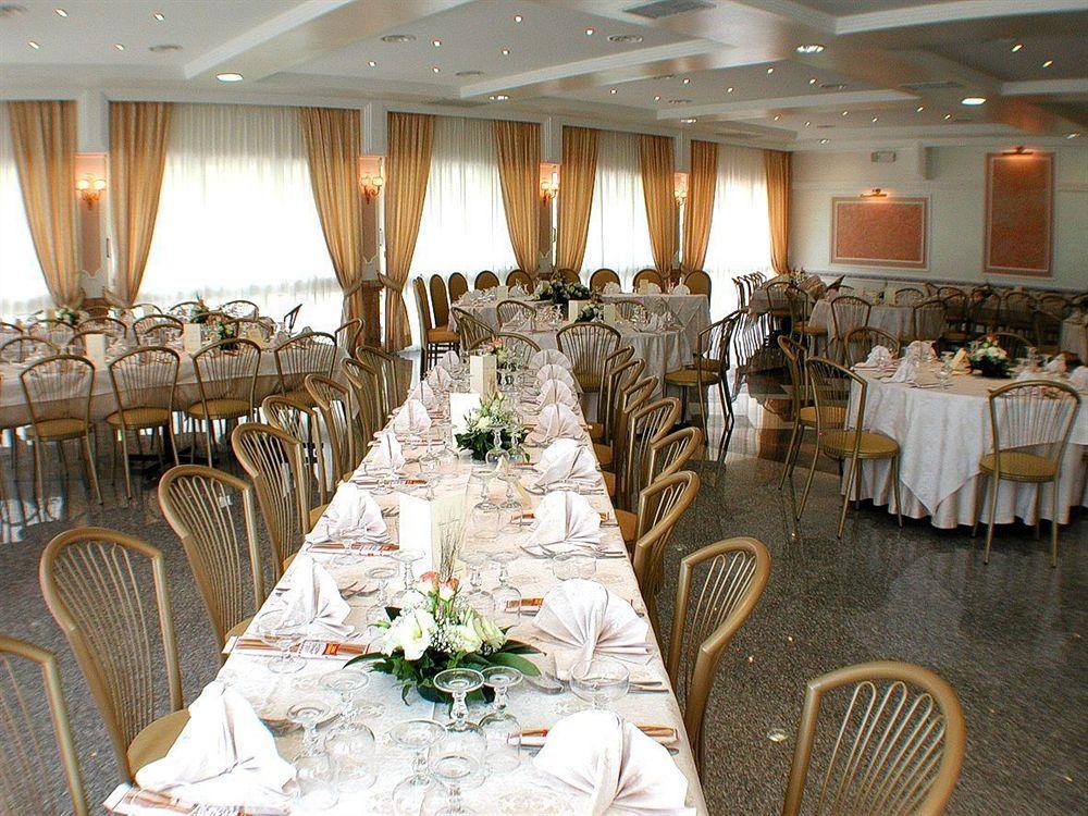 Hotel Mediterraneo Порто Чезарео Екстериор снимка
