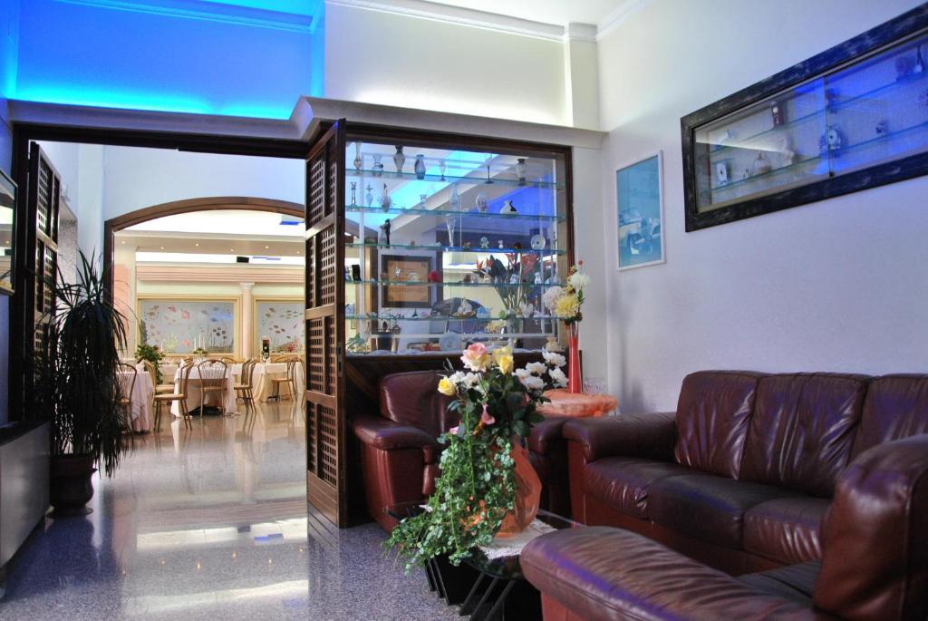 Hotel Mediterraneo Порто Чезарео Екстериор снимка