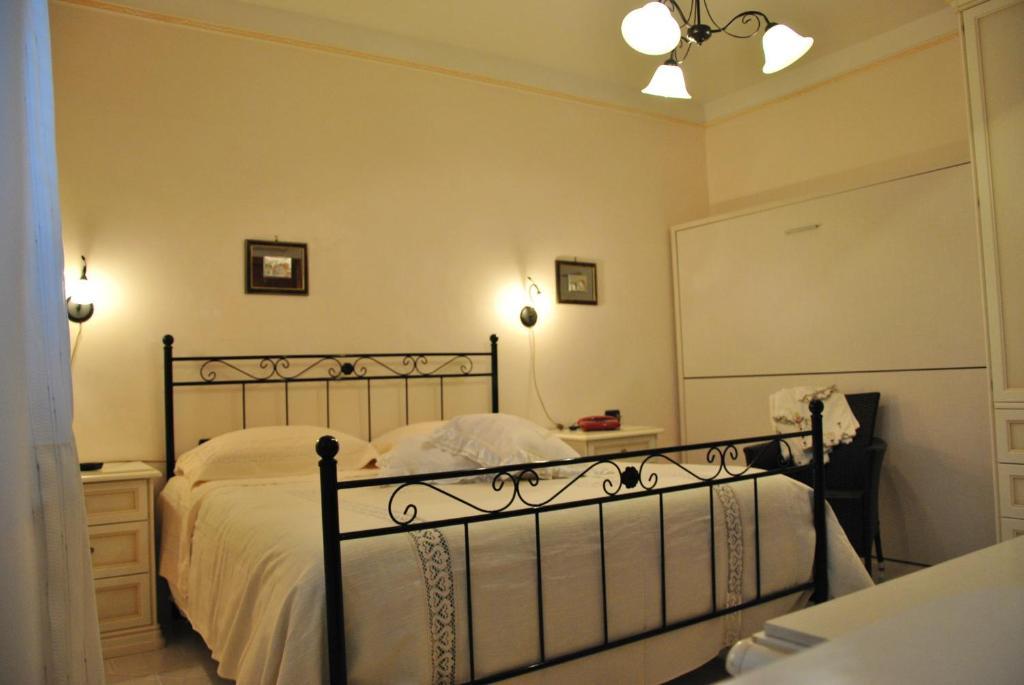 Hotel Mediterraneo Порто Чезарео Стая снимка